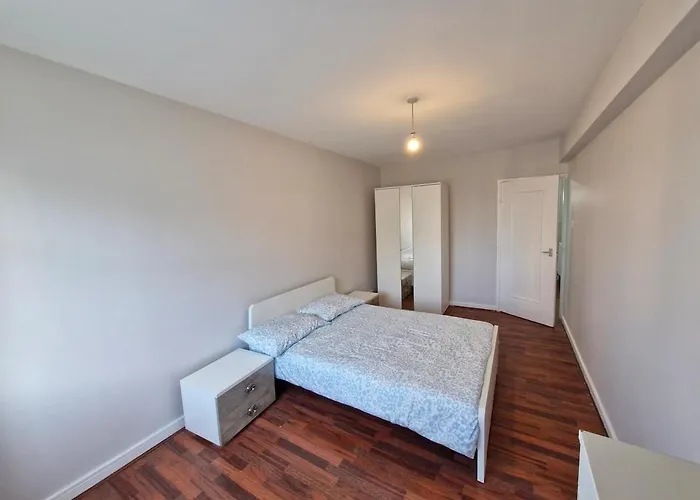 Flat In City Of London - E1