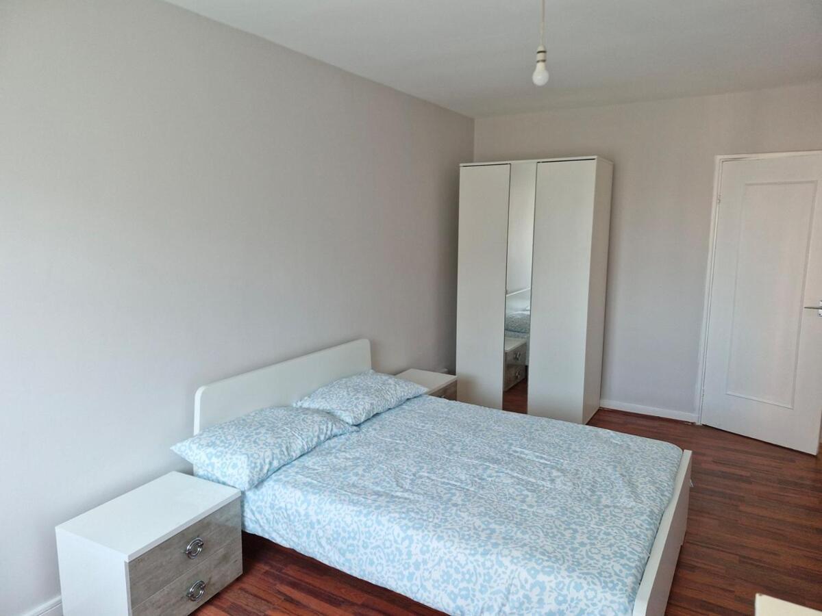 Appartement Flat In Of - E1 *